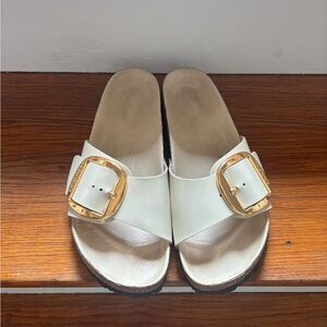 Madrid Big Buckle Birkenstock slide in high shine ecru size 40